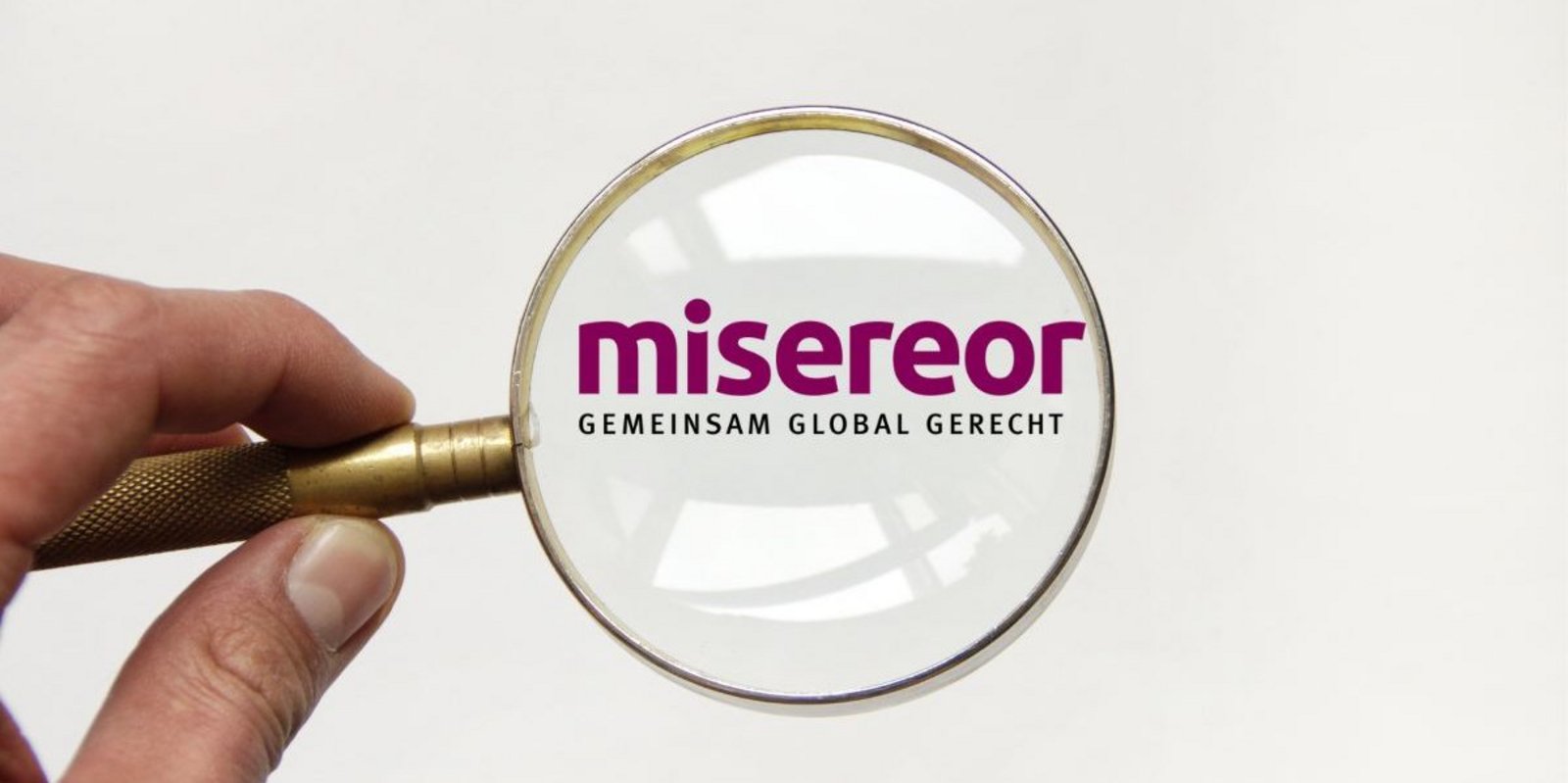 Das Misereor-Logo unter der Lupe